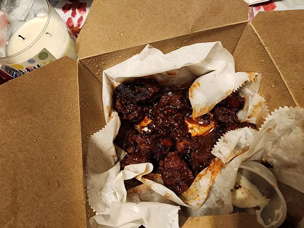 Boneless Wings and Fries